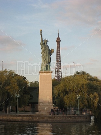 La Liberte Eclairant Le Monde