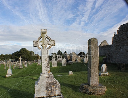 Clonmacnoise and the Celtic High Crosses