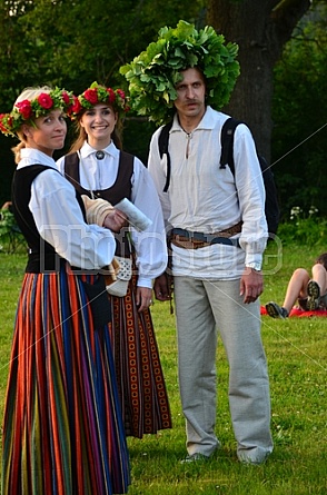 traditional Latvian clothing