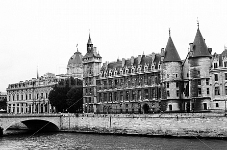 Conciergerie in Paris France