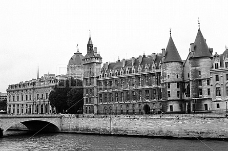 Conciergerie in Paris France