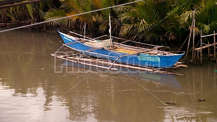 Boats and Fishermen near Loay port Bohol