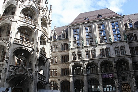 Neues Rathaus courtyard and Glockenspiel