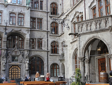 Neues Rathaus courtyard and Glockenspiel