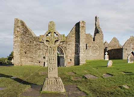 Clonmacnoise and the Celtic High Crosses